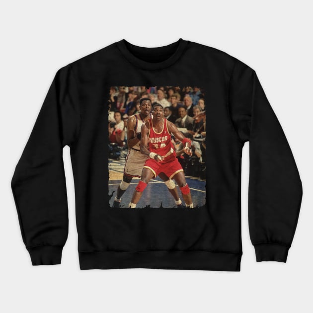 Patrick Ewing vs Hakeem Olajuwon, 1994 Crewneck Sweatshirt by Wendyshopart